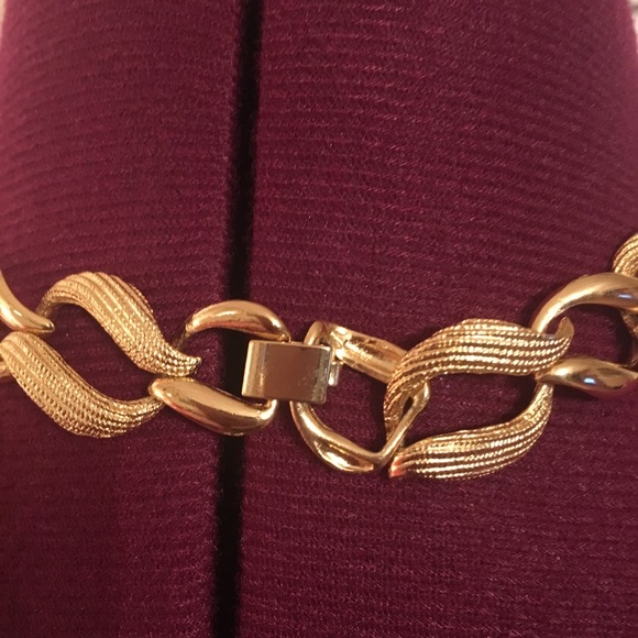 Gold-Tone Link Choker & Matching Pierced Earrings - Picture 3 of 5